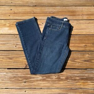 White House Black Market Blanc Straight Leg Denim Jeans